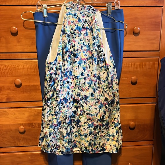 Ann Taylor size 2 beautiful top! Ruffle down front. Sleeveless. - Picture 4 of 6